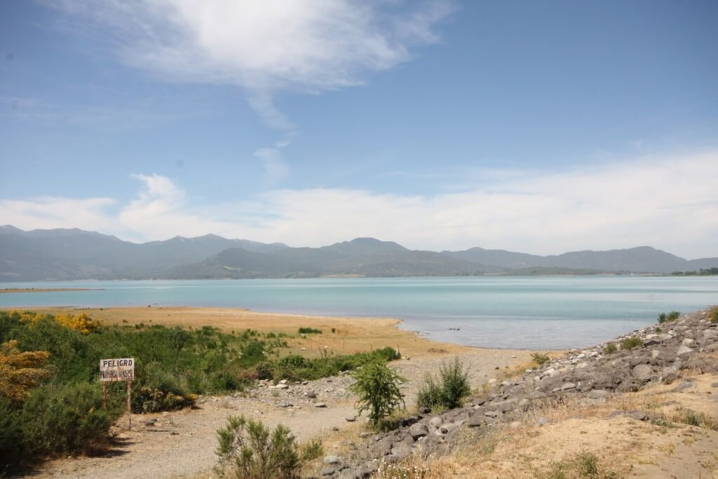 Lago Colbún & the Andes / Exploring Chile ⋆ The Passenger