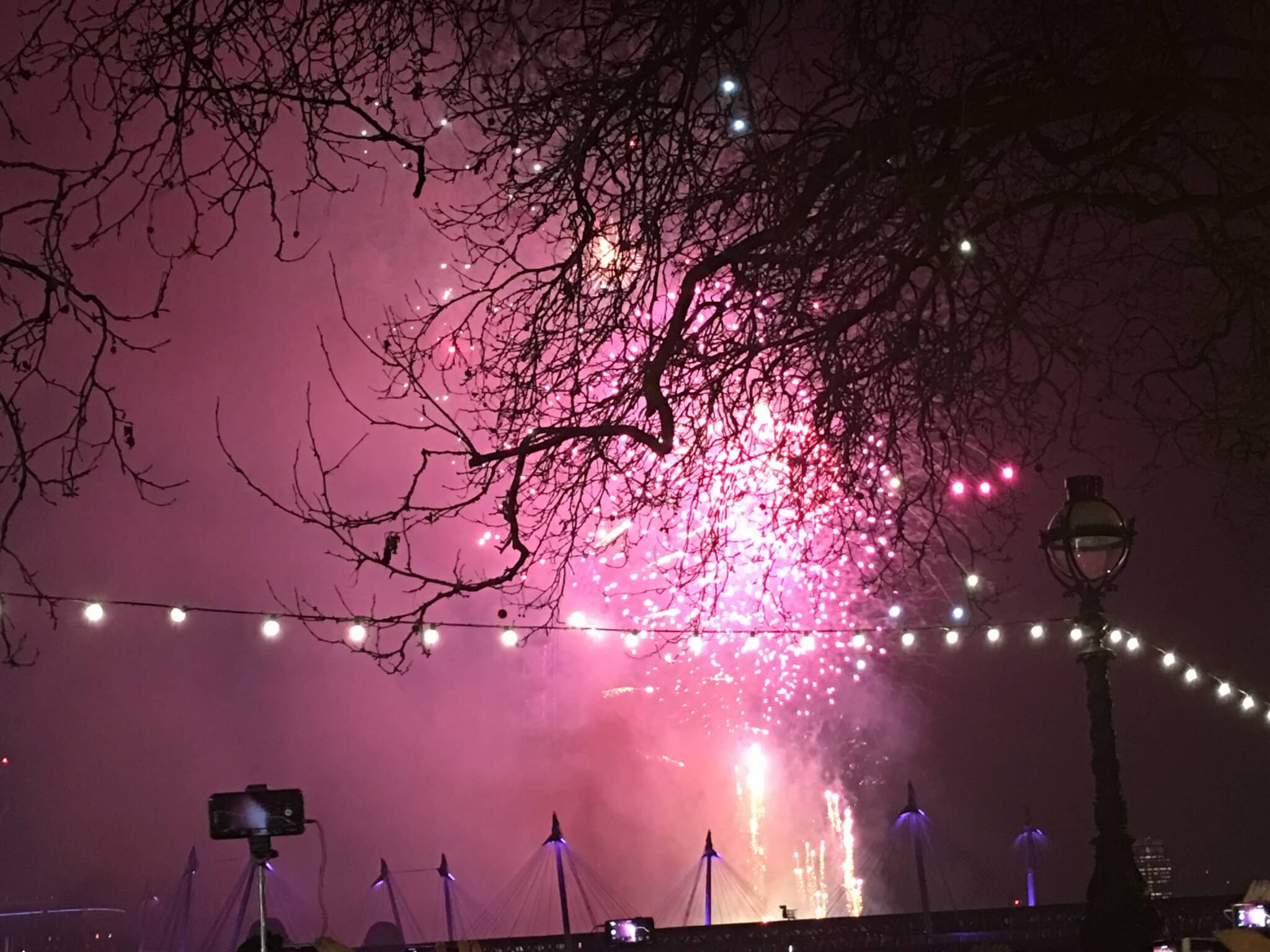 Fireworks over river Thames / New Year&#039;s Eve at London ⋆ The Passenger