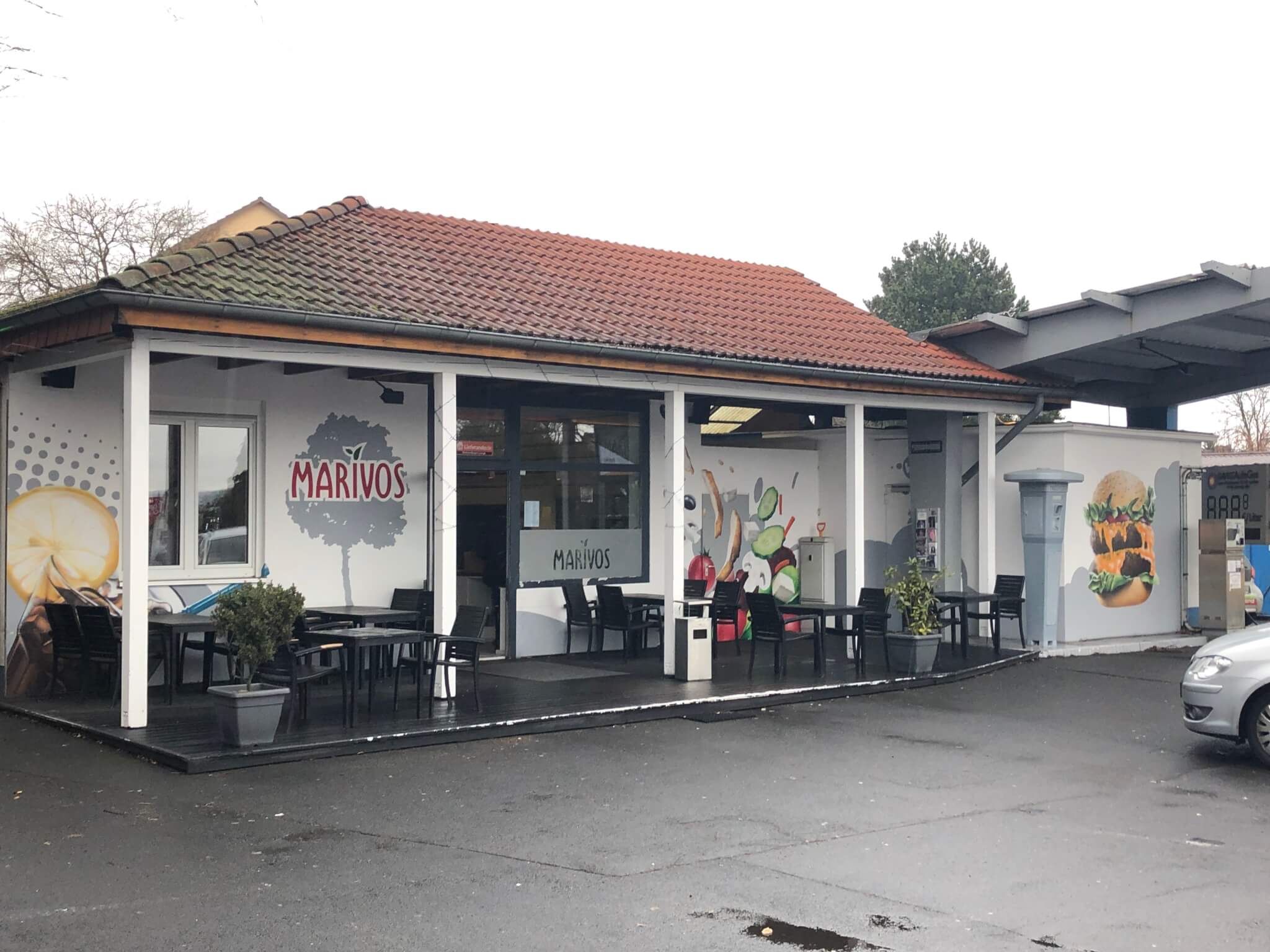 Marivos / Burger lounge in an old gas station, Kassel ⋆ The Passenger