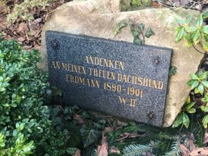 Grave of Erdmann, the dachshund of Wilhelm II, Roseninsel, Bergpark Wilhelmshöhe, Kassel