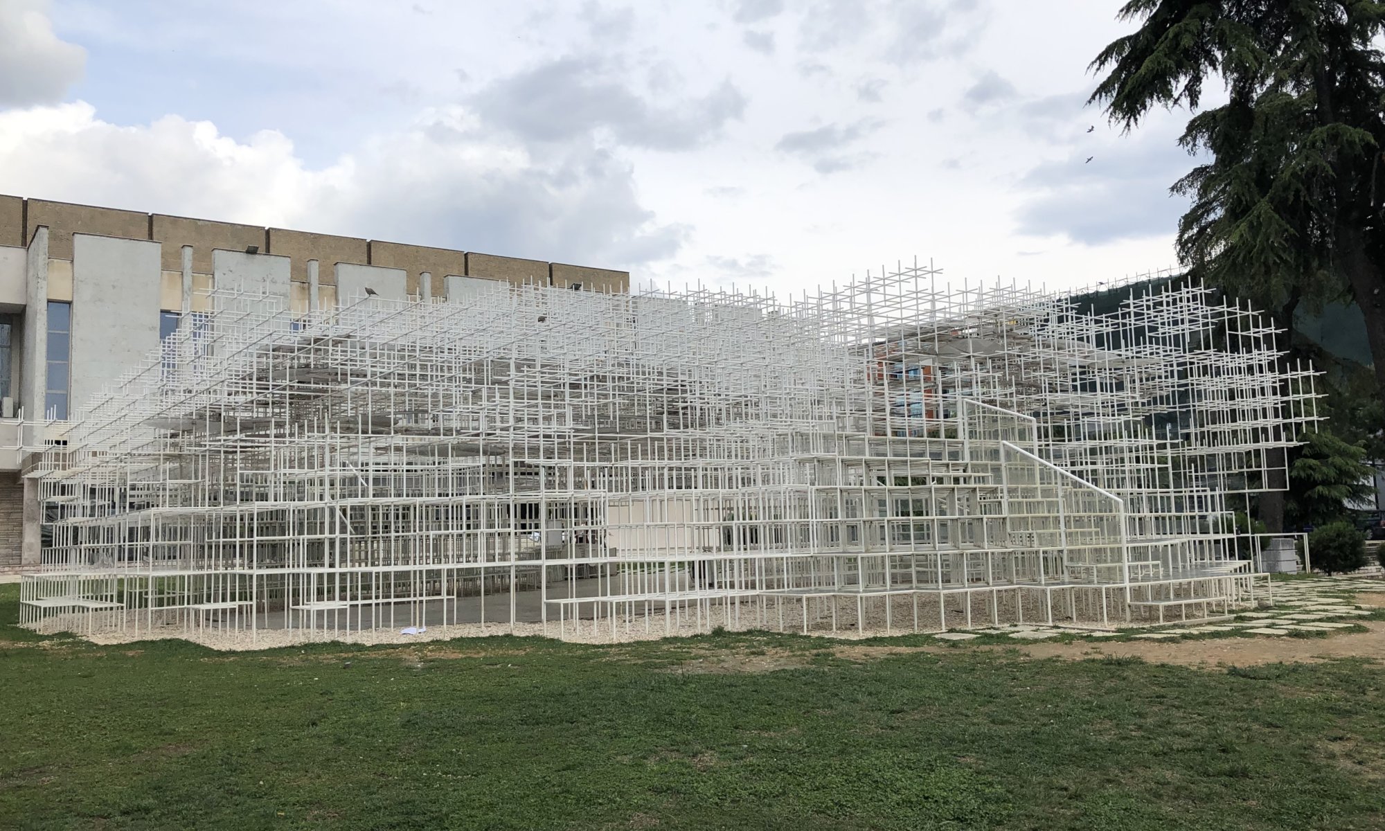 Reja / The Cloud, Tirana