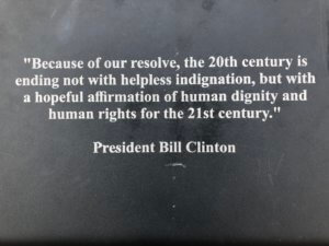 Bill Clinton monument, Prishtinë
