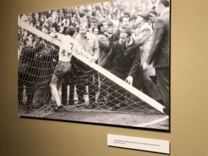 Broken goalpost, Werder-Gladbach, 1971