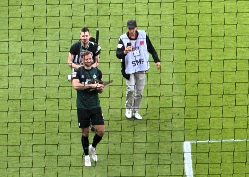 Niklas Füllkrug receives the best scorer award, Stadion an der alten Försterei, Berlin