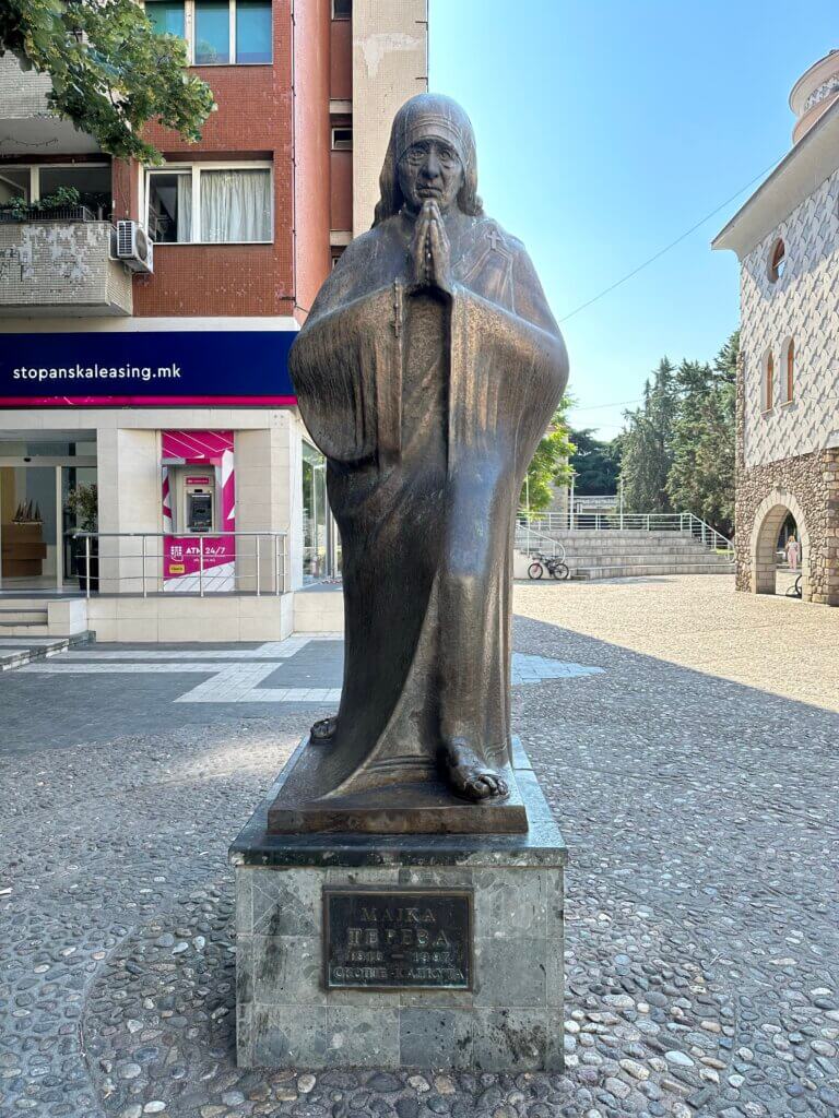 Statue of Mother Teresa, Скопје
