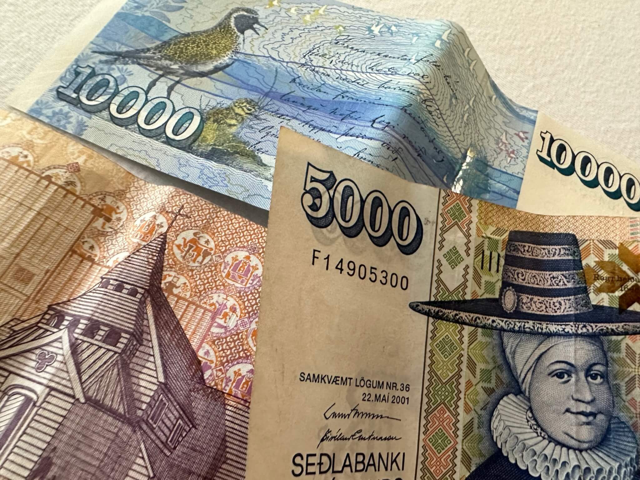 íslensk króna and why you don't need cash on Iceland ⋆ The Passenger