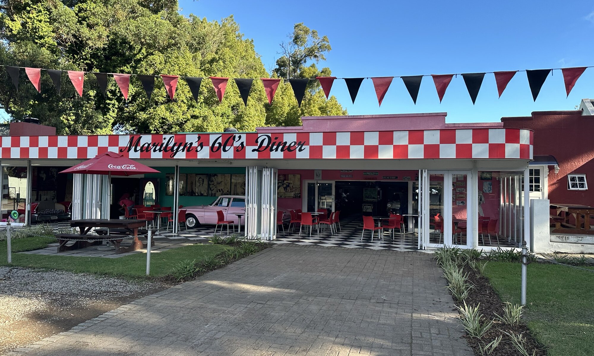 Marilyn's 60's Diner, Stormsriver