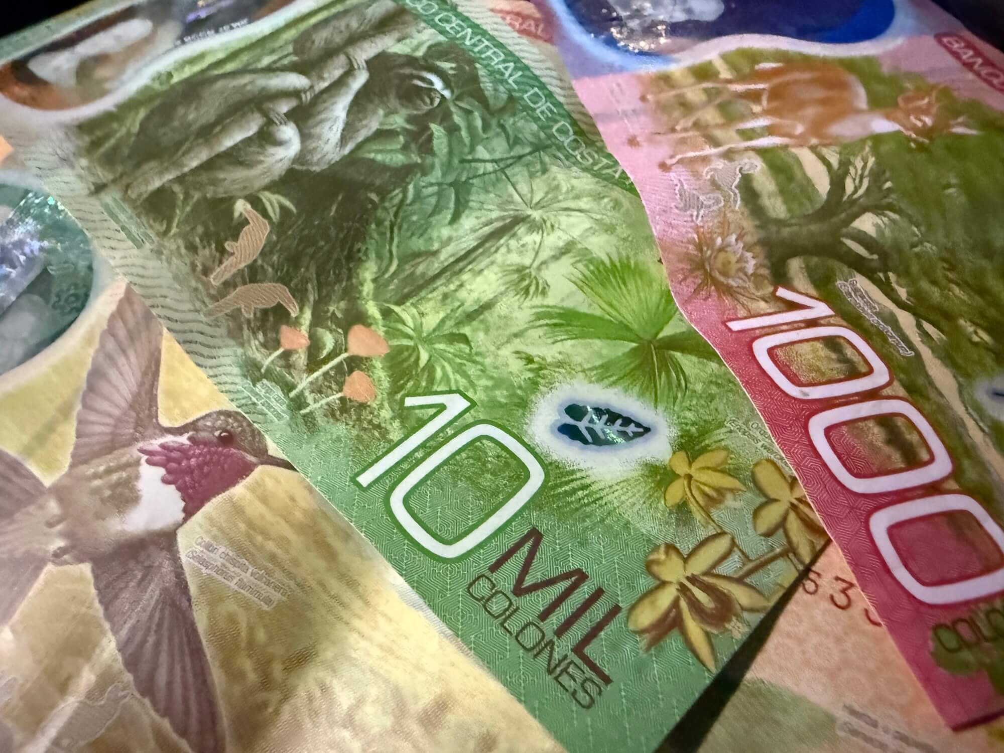 Colones / Currency of Costa Rica ⋆ The Passenger