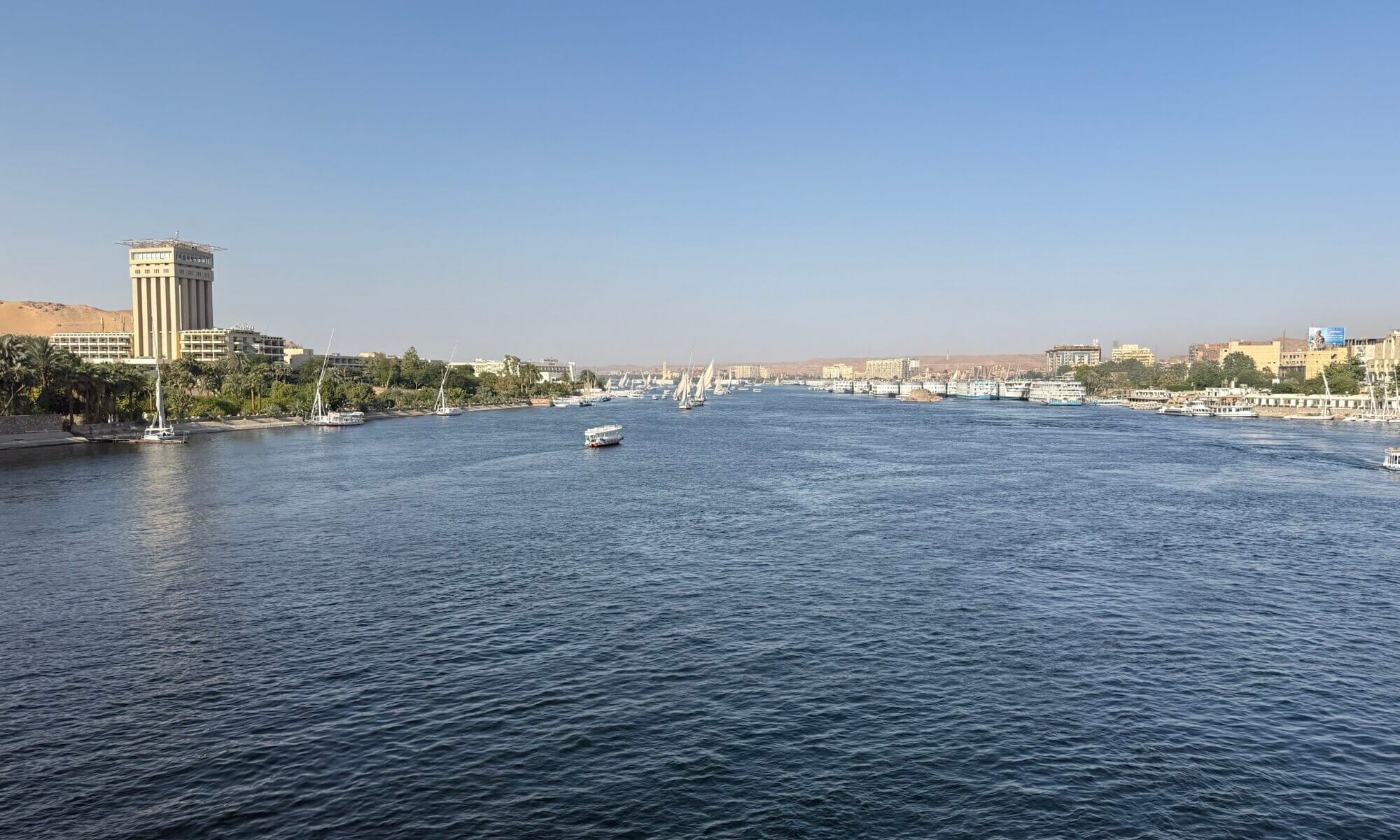Nile, أسوان